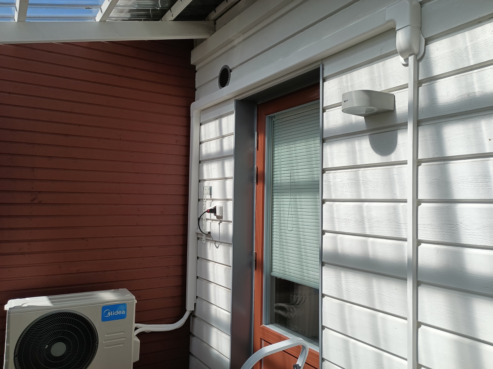 Midea Xtreme 12 parvekkeella